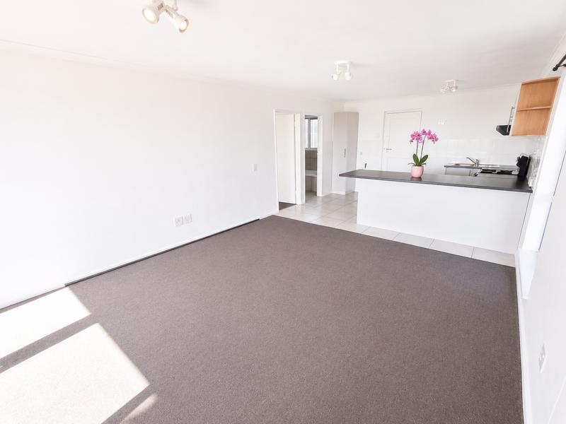 1 Bedroom Property for Sale in Vredehoek Western Cape